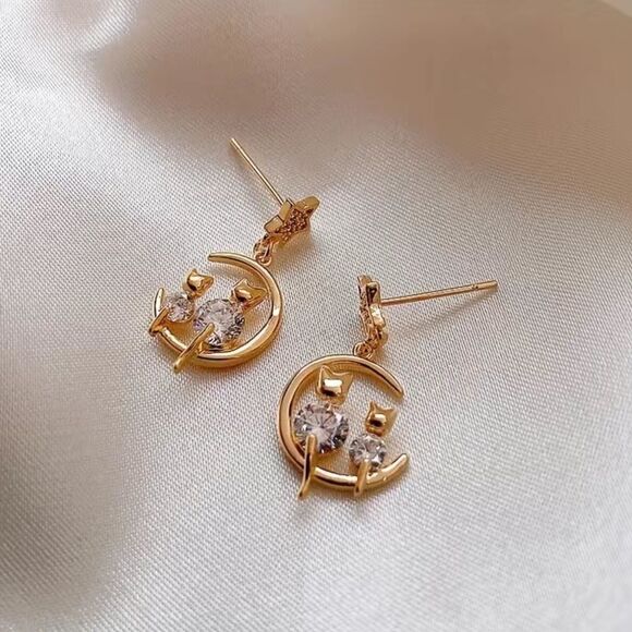 - 😺Gold plated Tiny Celestial Cat Cz Diamond Earrings - Picture 8 of 9